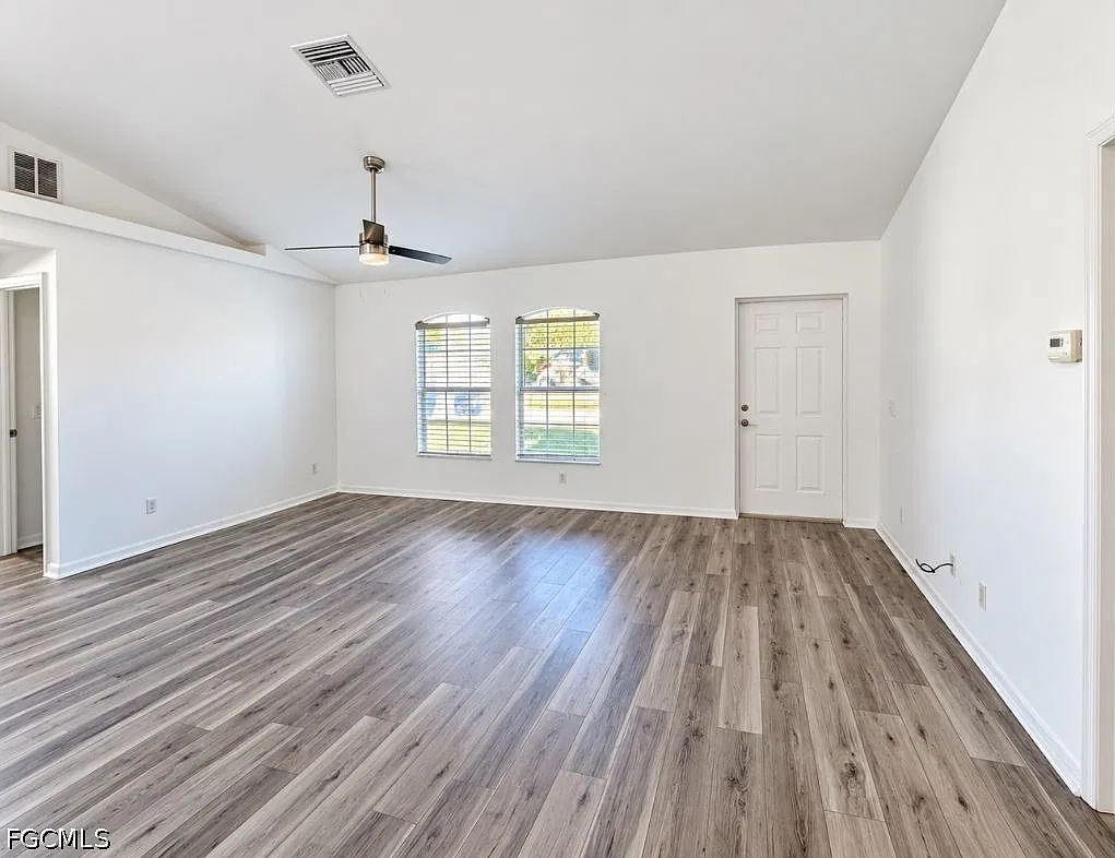 3 bed, 2.0 bath, 1498 sqft, $2,200 — Photo 2