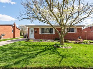 25639 Chernick St, Taylor, MI 48180