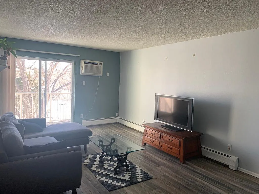 1200 Golden Cir — Photo 2
