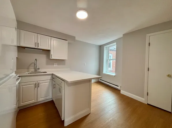 440 Hanover St APT 5A, Boston, MA 02113