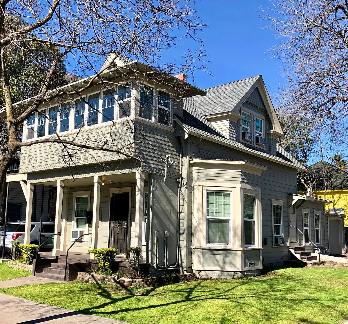 Building Photo - 504 W 6th St #4