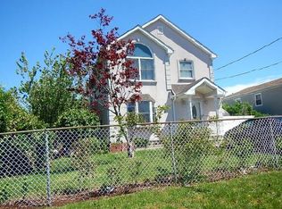 17 Simmons St, Copiague, NY 11726