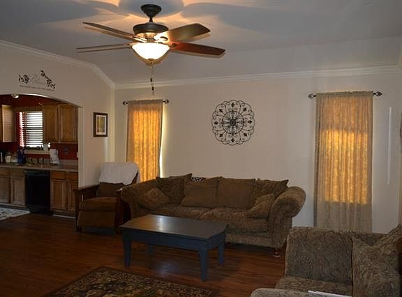 4th image of 333 Valley Dr