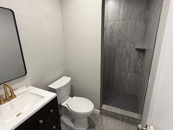 4th image of 3913 NW 32nd St