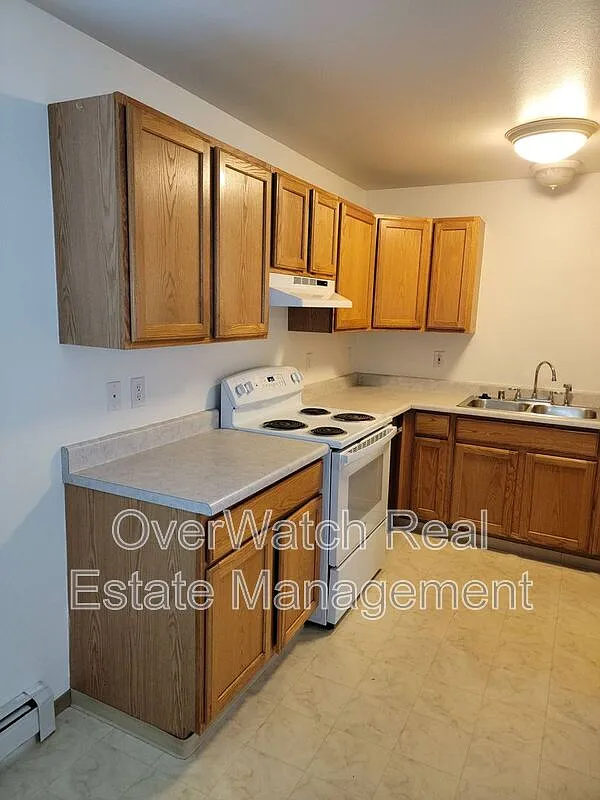 3 bed, 1.0 bath, $1,850 — Photo 2