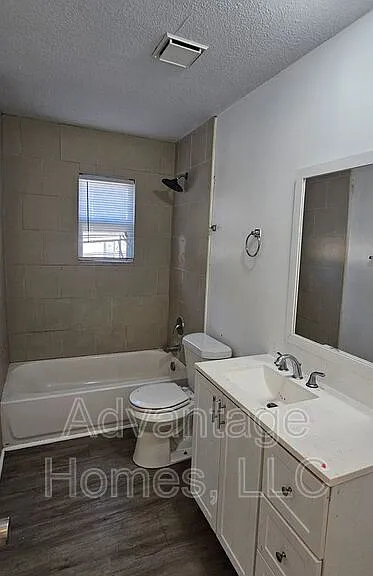 702 N 70th St — Photo 27