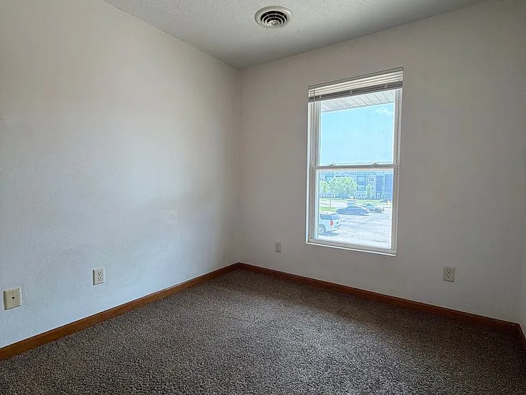 269 Woodridge Ct — Photo 16