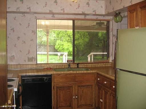 4th image of 310 SKYVIEW DR E