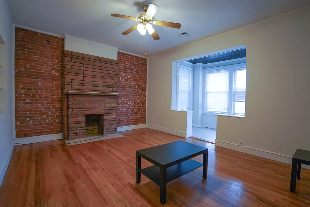 2 bed, 1050 sqft, $1,595 — Photo 4