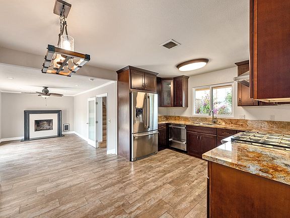 4th image of 787 Chapman Dr