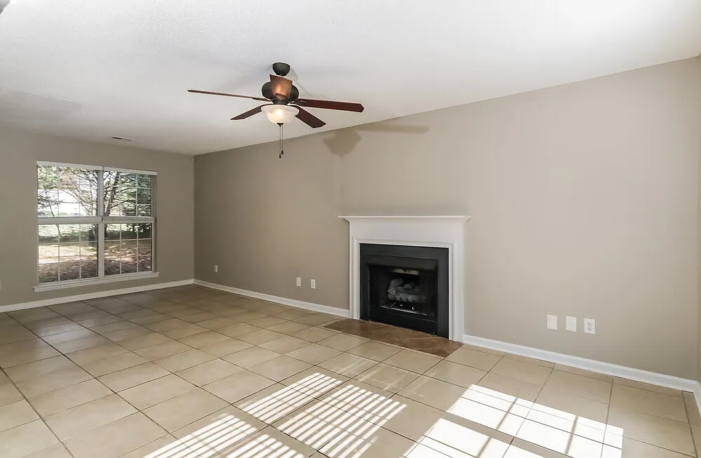 4 bed, 2.5 bath, 1738 sqft, $2,245 — Photo 4