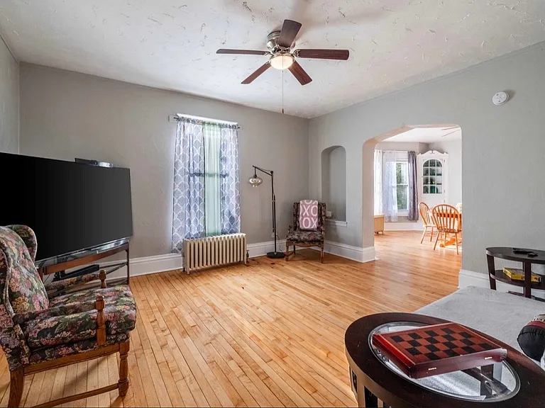 370 Algona Ave #1F — Photo 4