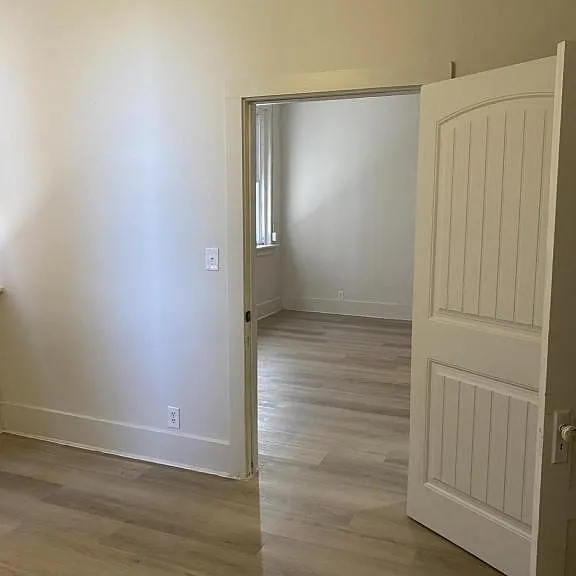 404 E Bond St #8 — Photo 9