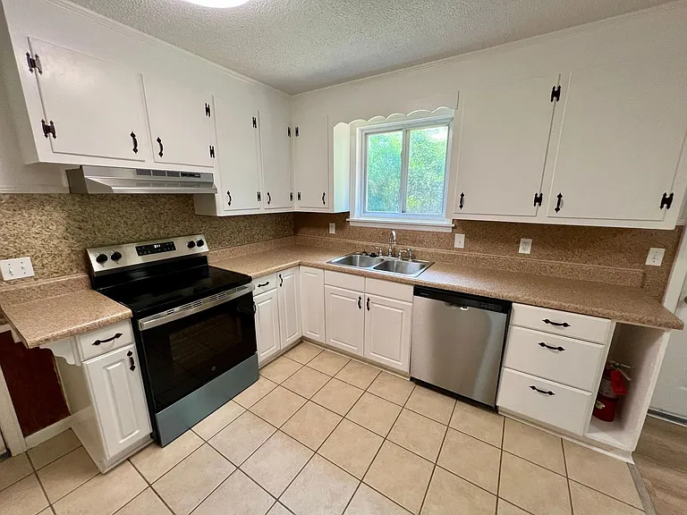 213 Kingnut Dr — Photo 9