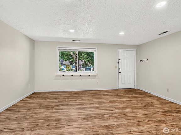 4th image of 513 SW Diane Street