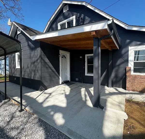 1801 Woodson Dr — Photo 2