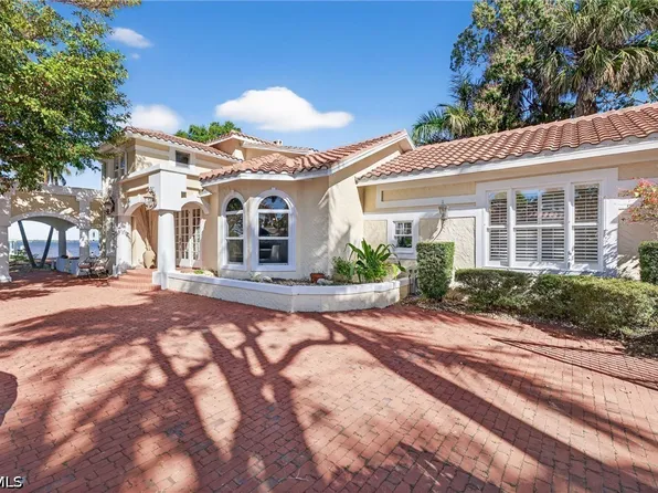 2878 Valencia Way, Fort Myers, FL 33901