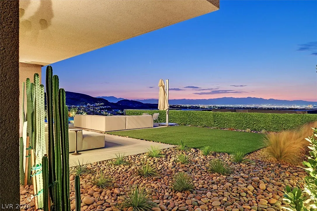 5 bed, 7.0 bath, 7690 sqft, $37,000 — Photo 4