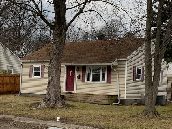 120 Macarthur Blvd, Pana, IL 62557