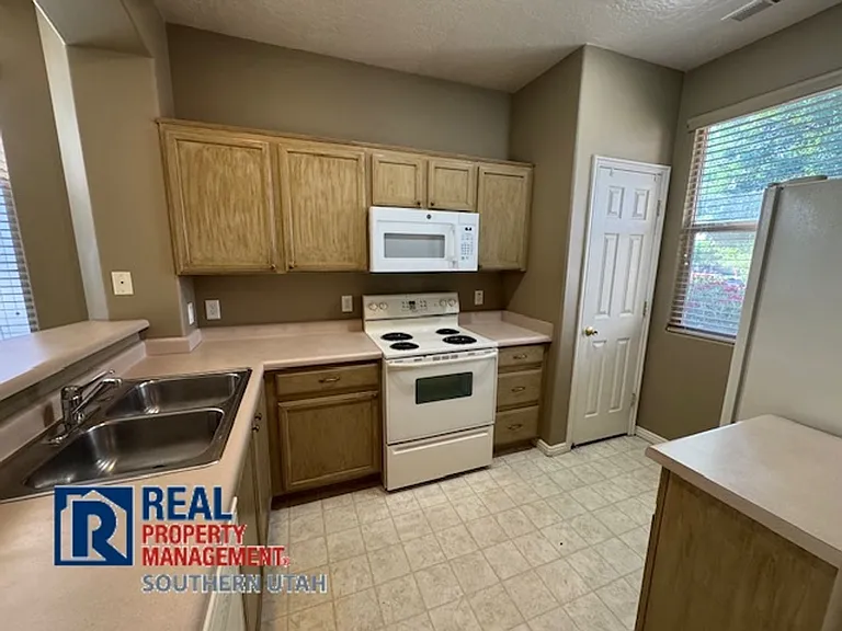 3395 E Sweetwater Springs Dr — Photo 4