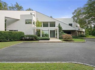 13 Saddle Ridge Rd, Old Westbury, NY 11568