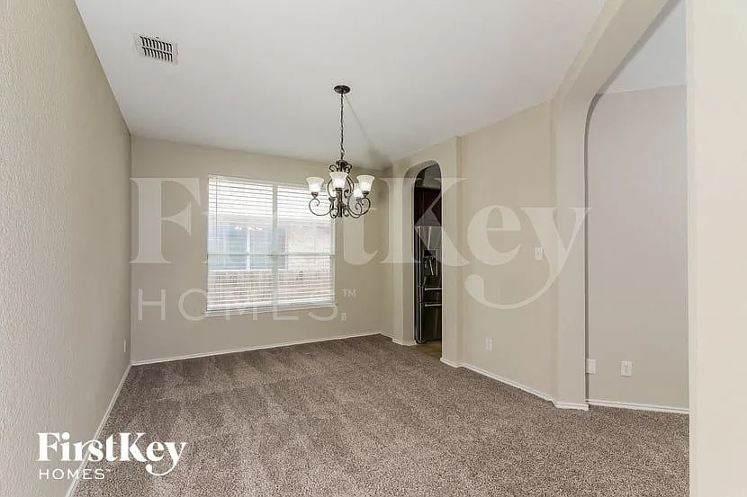 4 bed, 3.5 bath, 3185 sqft, $2,715 — Photo 4