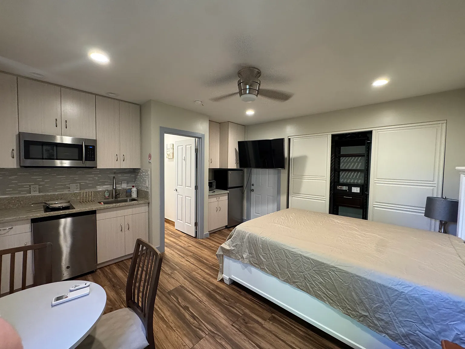 Studio, 350 sqft, $1,900 — Photo 3