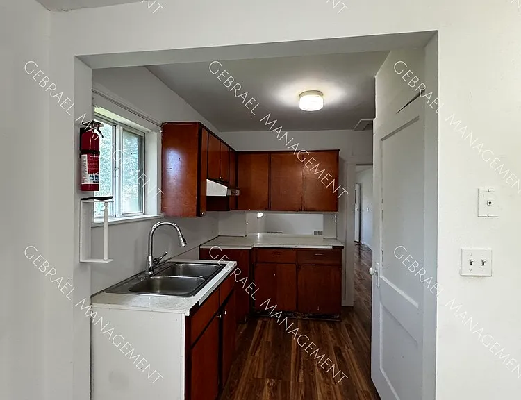 2310 Thom St — Photo 4