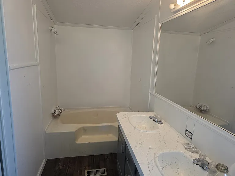 2120 South Fwy #105 — Photo 12