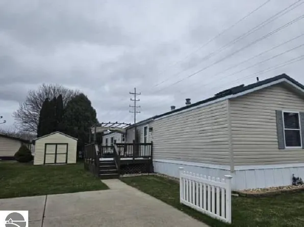 5232 E Broadway Rd #318, Mount Pleasant, MI 48858