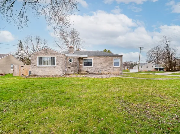 703 E Kline St, Girard, OH 44420