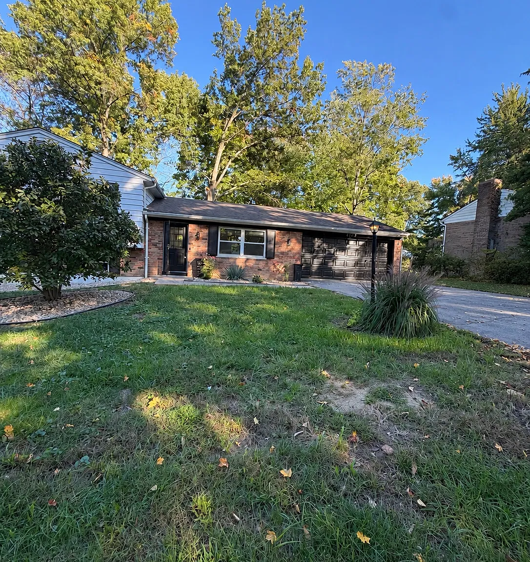 4 bed, 2.5 bath, 1699 sqft, $2,400 — Photo 2