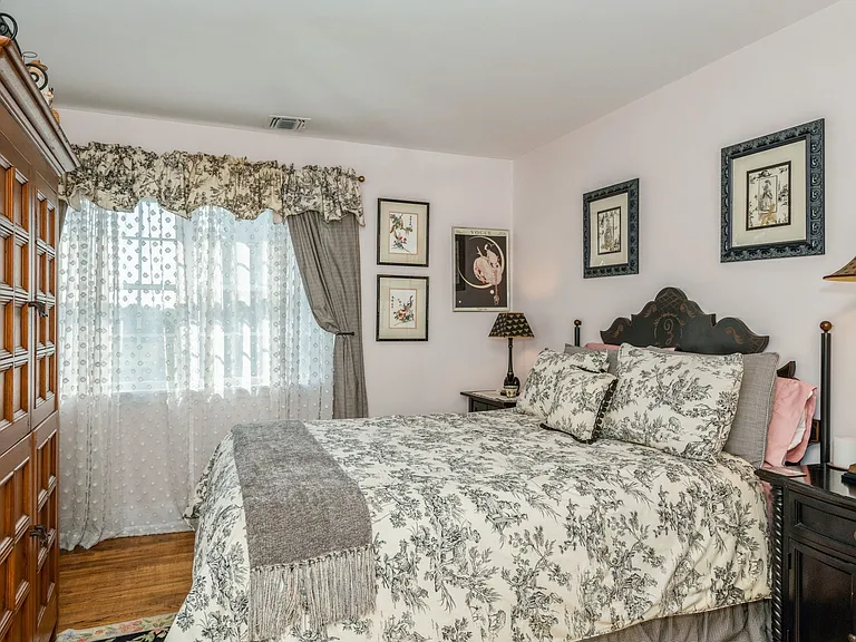 31 Fairbanks Ct — Photo 17