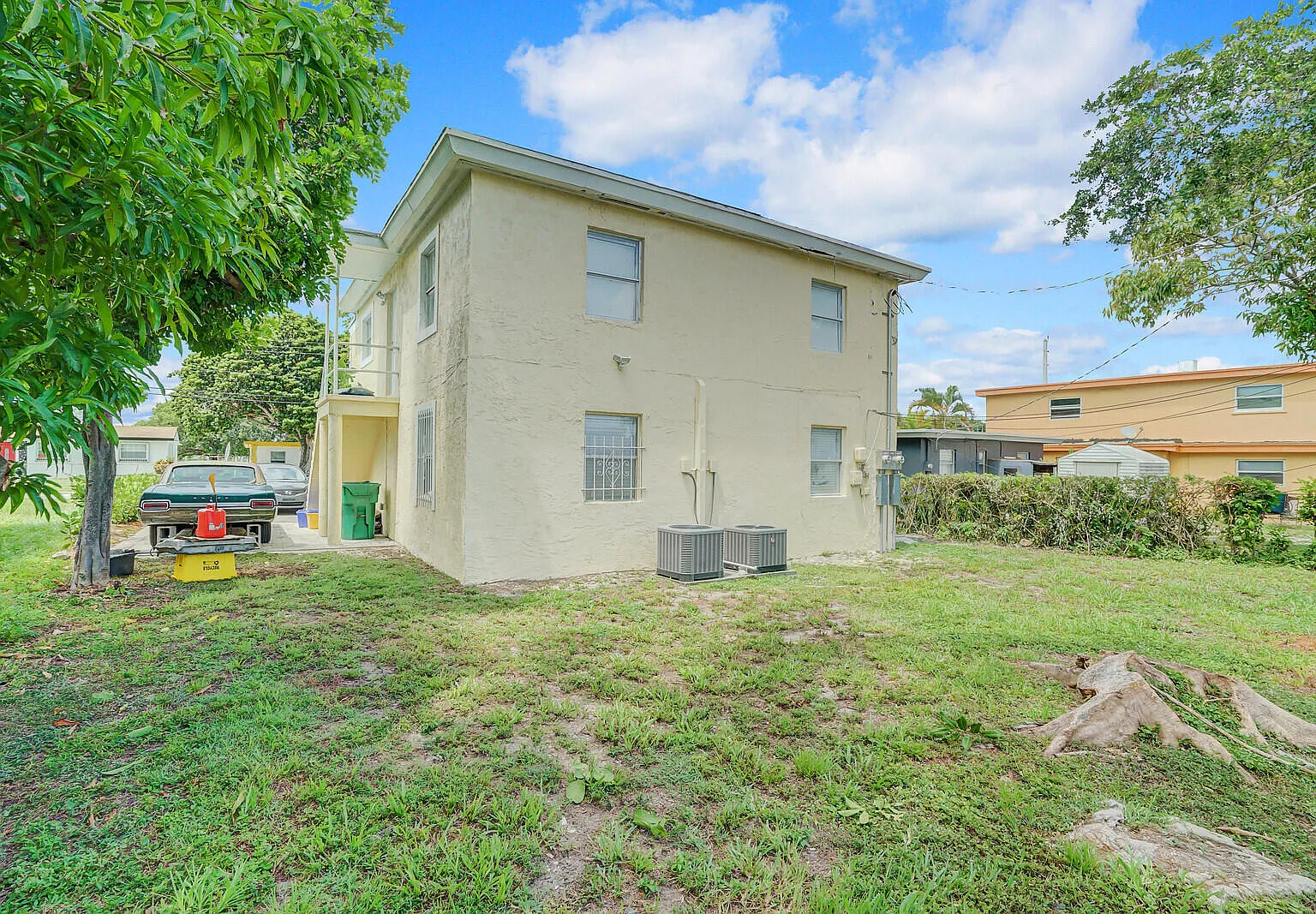 2 bed, 1.0 bath, 957 sqft, $1,900 — Photo 1