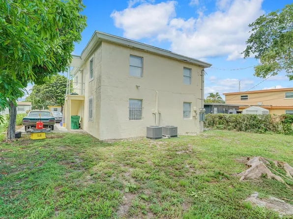 1225 W 10th St APT B, West Palm Beach, FL 33404