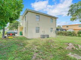 1225 W 10th St, West Palm Beach, FL