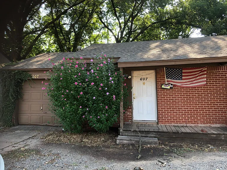 607 N Duck St — Photo 3