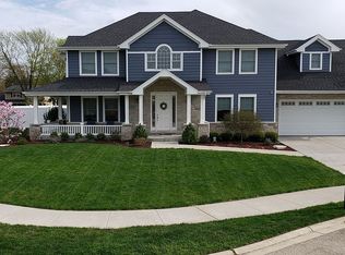 826 Avon Ct, Glen Ellyn, IL 60137