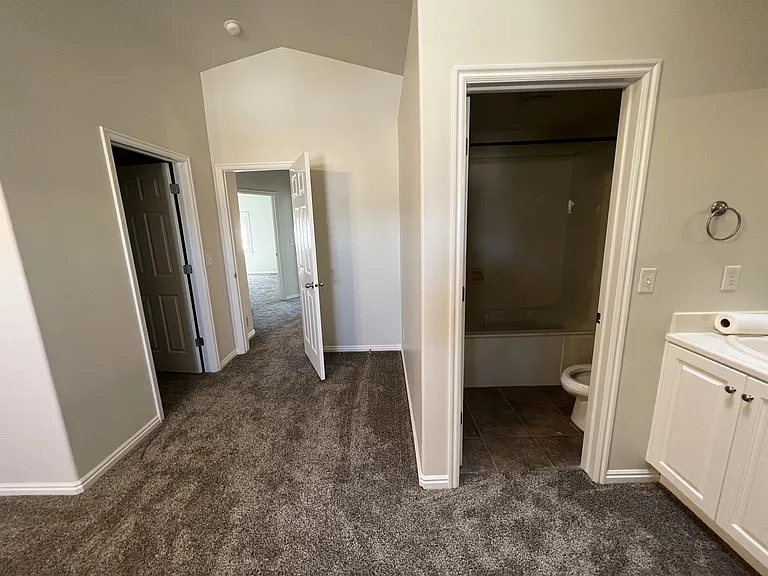 202 E White Spruce Cv — Photo 9