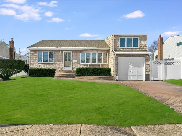 64 Dean Street, Hicksville, NY 11801