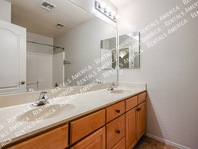 1155 E Winchester Pl — Photo 28