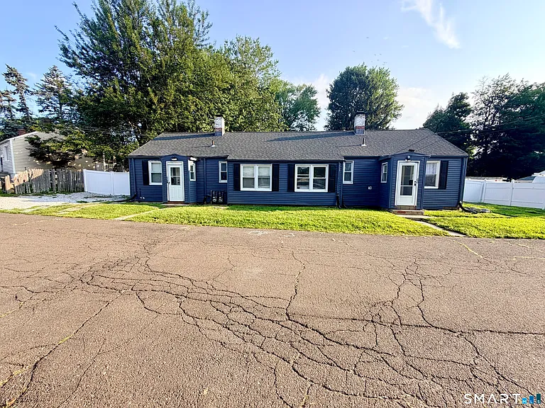 68 Alexander Dr — Photo 1