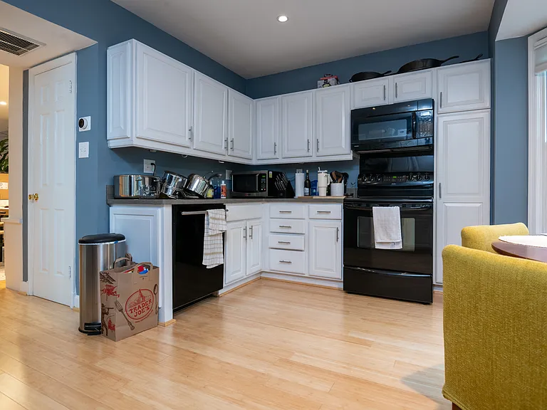 4605 1/2 Macarthur Blvd NW #B — Photo 5