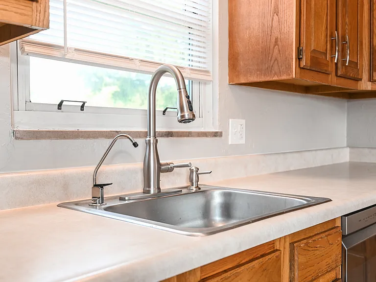 406 Irwin Ln — Photo 11