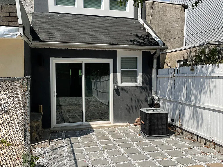 1837 E Sergeant St — Photo 27