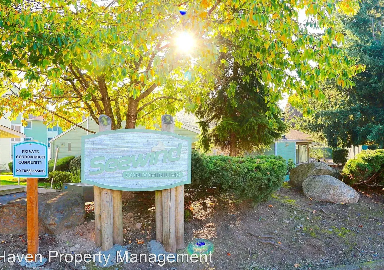 Beautifully Updated Des Moines Townhome — Photo 1