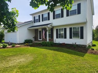 6 Royce Dr, Churchville, NY 14428