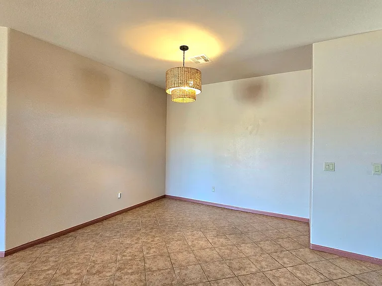 7425 Kellogg Ave — Photo 8
