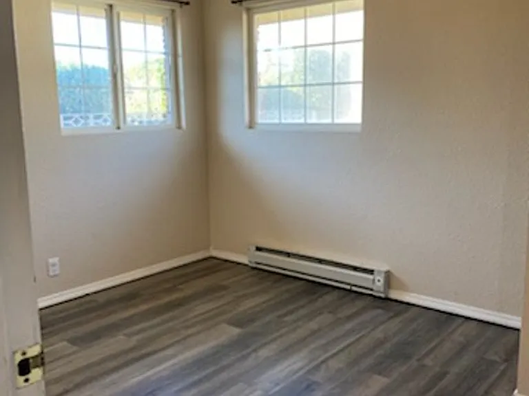 908 C St SW — Photo 3