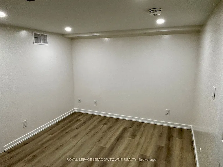 736 Sunnypoint Dr #B — Photo 9
